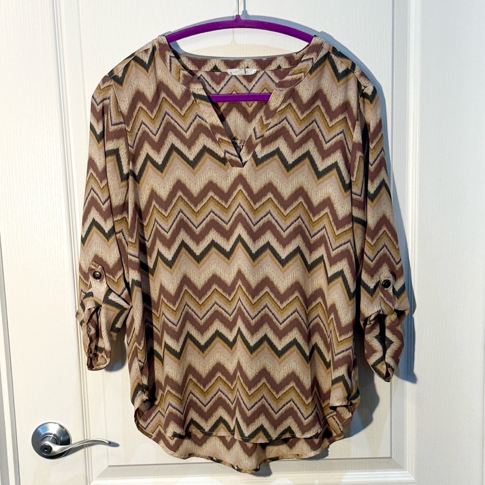 Maurice’s Chevron Patterned Women's Top - Brown,Tan,Pink V Neck 3/4 Sleeve SizeM